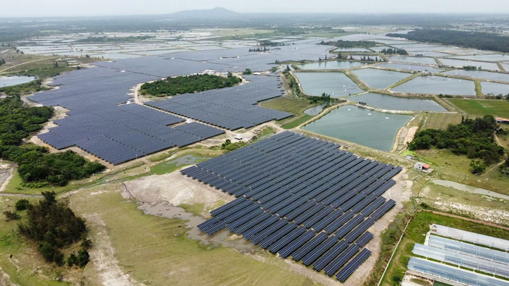 大唐文昌翁田100MW农光互补+储能示范项目投产发电 大唐文昌翁田100MW农光互补+储能示范项目投产发电