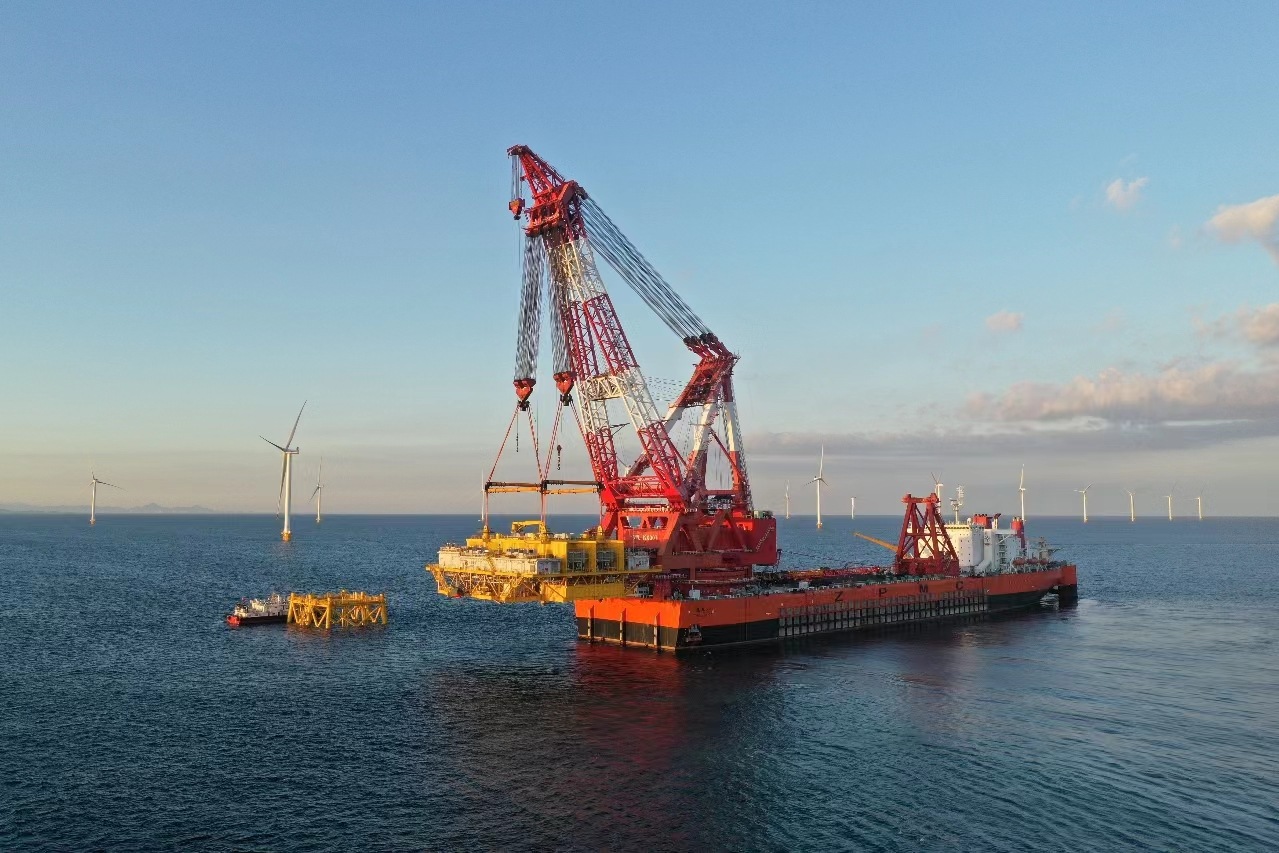 8月21日:国家电投山东半岛南海上风电基地U场址海上风电项目海上升压站上部组块吊装完成 8月21日:国家电投山东半岛南海上风电基地U场址海上风电项目海上升压站上部组块吊装完成