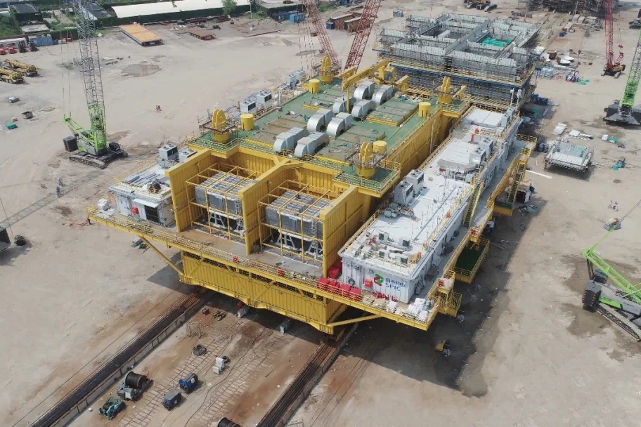 8月21日:国家电投山东半岛南海上风电基地U场址海上风电项目海上升压站上部组块吊装完成 8月21日:国家电投山东半岛南海上风电基地U场址海上风电项目海上升压站上部组块吊装完成