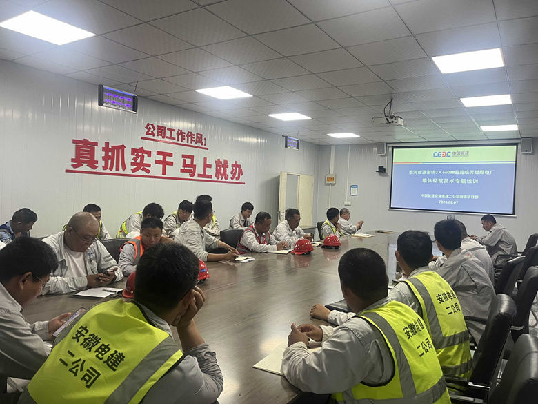 大唐郓城630℃超超临界二次再热国家电力示范项目1号锅炉大板梁吊装就位 大唐郓城630℃超超临界二次再热国家电力示范项目1号锅炉大板梁吊装就位